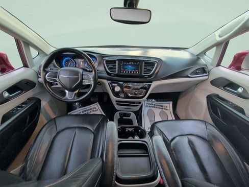 Used 2020 Chrysler Pacifica Touring-L image 20