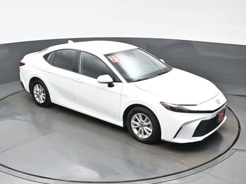 Used 2025 Toyota Camry LE w/ Convenience Package AWD/4WD image 35