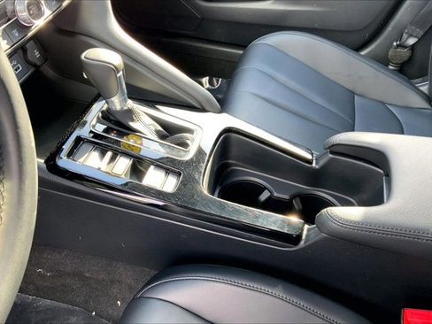 Used 2024 Acura Integra Base image 17