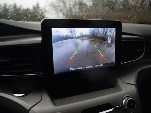 Used 2023 Ford Explorer XLT w/ Equipment Group 202A image 10