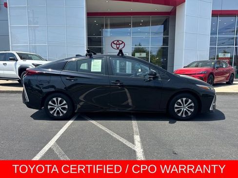 Used 2022 Toyota Prius Prime Limited FWD image 2