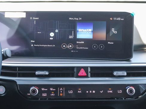 Used 2025 Kia Sorento SX FWD image 12