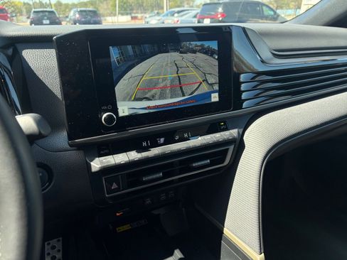 Used 2025 Toyota Camry SE image 30