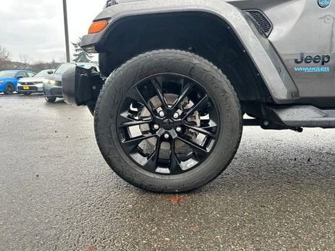 Used 2021 Jeep Wrangler Unlimited Sahara image 29