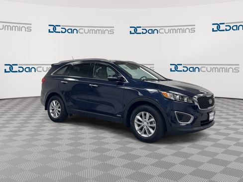 Used 2017 Kia Sorento AWD image 2