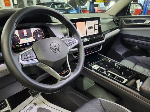 Certified 2024 Volkswagen Atlas Peak Edition SEL image 8