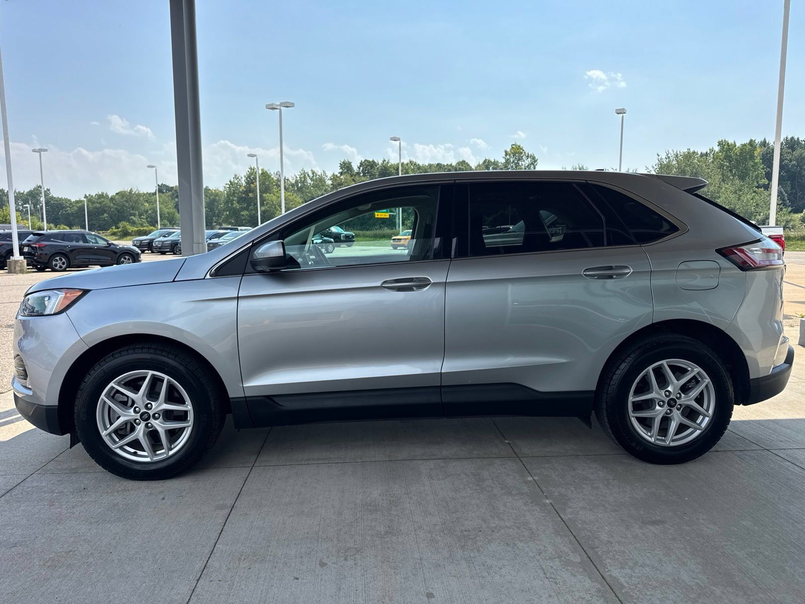 Certified 2024 Ford Edge SEL w/ Convenience Package AWD/4WD image 4