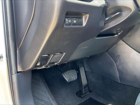 Used 2025 Toyota RAV4 XLE FWD image 35