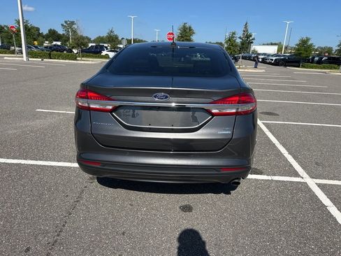 Used 2018 Ford Fusion SE w/ Fusion SE Technology Package FWD image 7