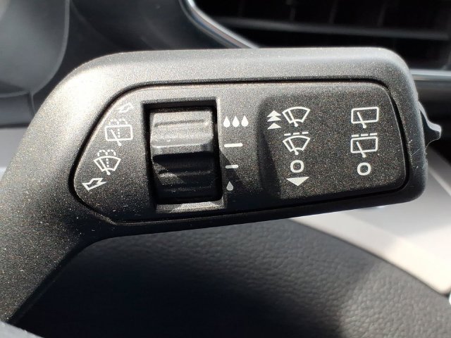 Used 2024 Ford Explorer XLT w/ Equipment Group 202A AWD/4WD image 33