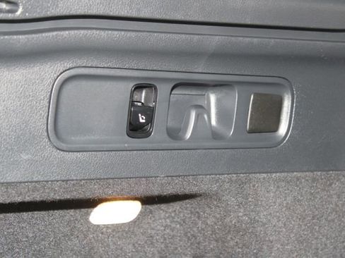 Used 2023 Mercedes-Benz GLC 300 image 41