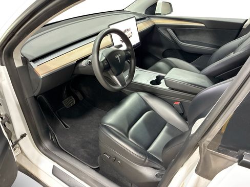 Certified 2023 Tesla Model Y Long Range AWD/4WD image 9