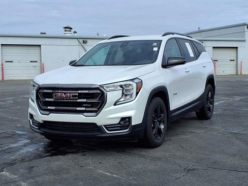 Used 2022 GMC Terrain AT4 image 2