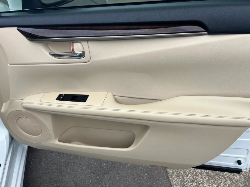 Used 2013 Lexus ES 350 w/ Premium Pkg FWD image 8