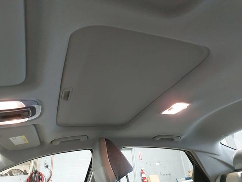 Certified 2025 Hyundai Elantra Limited FWD image 31