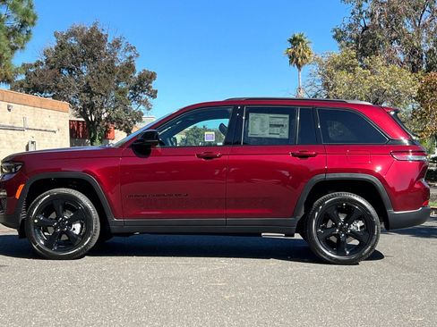 New 2025 Jeep Grand Cherokee Limited w/ Black Appearance Package AWD/4WD image 6