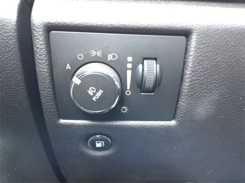 Used 2018 Jeep Grand Cherokee Laredo image 23