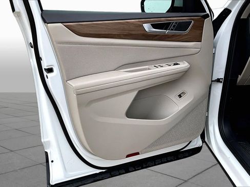 Used 2024 Volkswagen Atlas SE FWD image 8