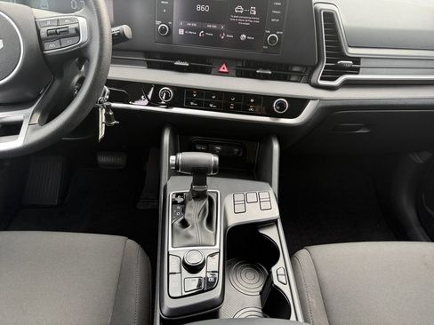 Used 2025 Kia Sportage LX FWD image 10