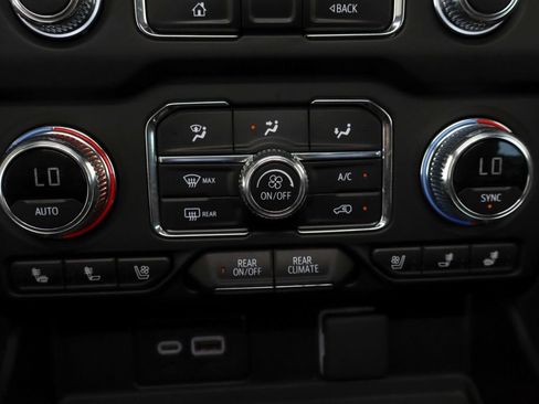Used 2024 GMC Yukon AT4 w/ Technology Package AWD/4WD image 37