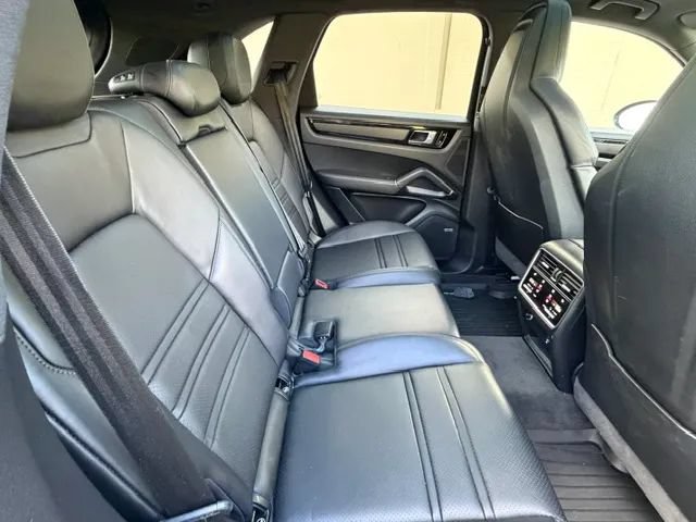Used 2020 Porsche Cayenne AWD/4WD image 34