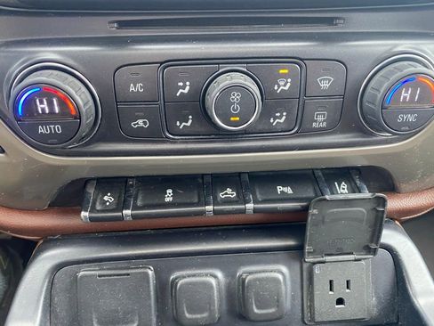 Used 2015 Chevrolet Silverado 1500 High Country image 14