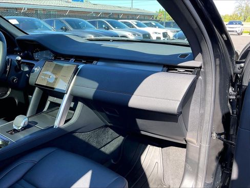 Used 2025 Land Rover Discovery Sport Dynamic SE image 18