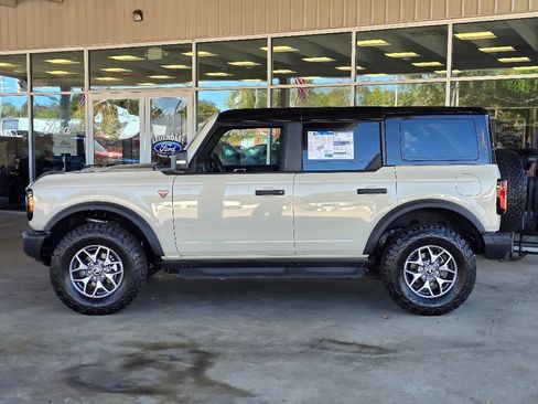 New 2025 Ford Bronco Badlands AWD/4WD image 23