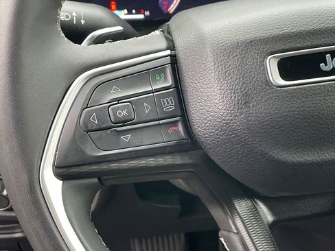 Used 2023 Jeep Grand Cherokee L Laredo image 33