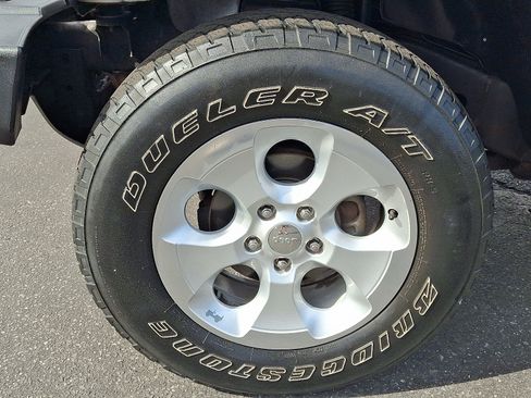 Used 2016 Jeep Wrangler Sport AWD/4WD image 9