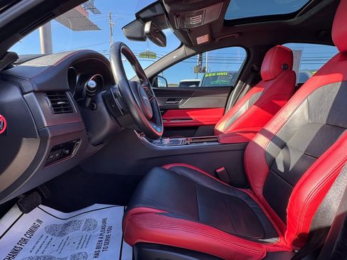 Used 2016 Jaguar XF S image 11