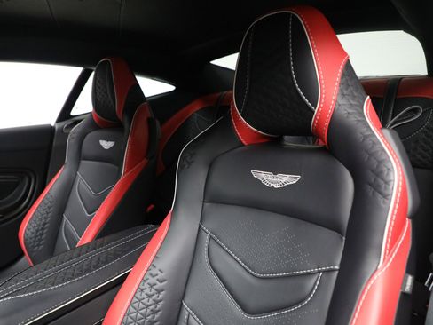 Used 2023 Aston Martin DBS Coupe image 19