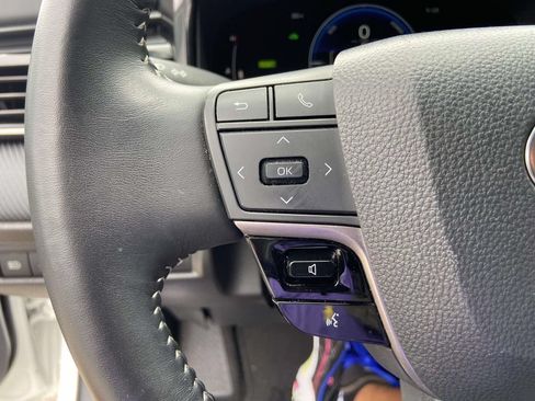 Used 2025 Toyota Camry SE FWD image 29