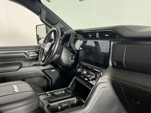 Used 2024 GMC Sierra 2500 AT4 w/ AT4 Preferred Package image 34