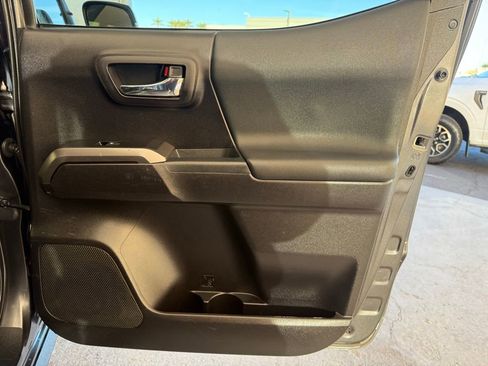 Used 2020 Toyota Tacoma TRD Off-Road image 15