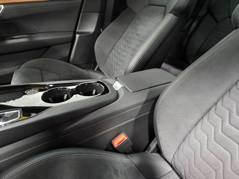 Used 2022 Audi e-tron GT Premium Plus image 29