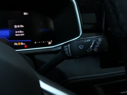 New 2025 Volkswagen Taos SE image 12