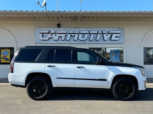 Used 2018 Cadillac Escalade Platinum image 3