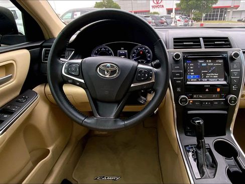 Used 2017 Toyota Camry XLE FWD image 6