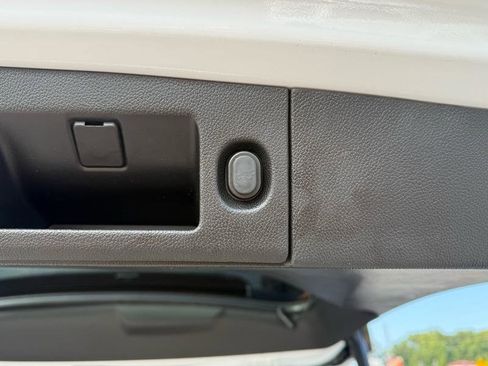 Used 2018 GMC Yukon XL SLT image 12