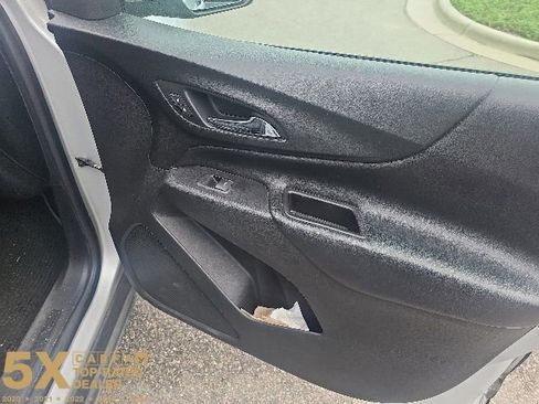 Used 2018 Chevrolet Equinox LT w/ Sun & Infotainment Package FWD image 32