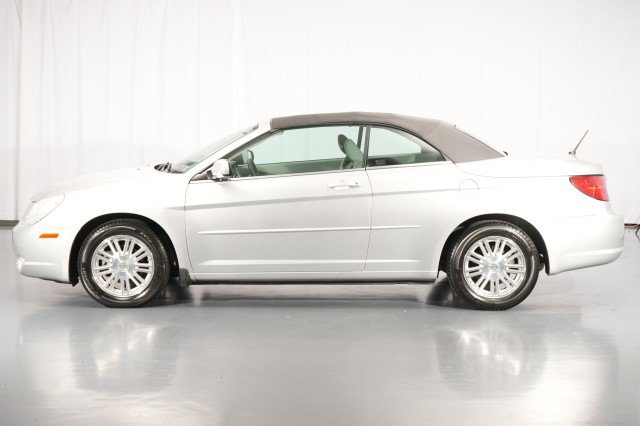 Used 2008 Chrysler Sebring Touring FWD image 3