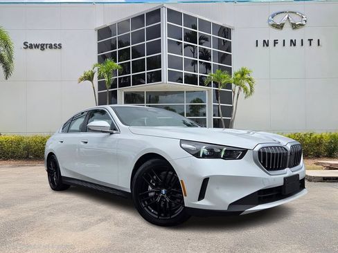Used 2025 BMW 540i xDrive w/ Premium Package AWD/4WD image 1