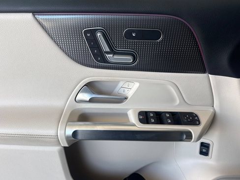 Used 2021 Mercedes-Benz GLB 250 image 14