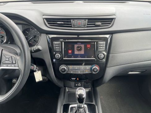 Used 2018 Nissan Rogue S image 18