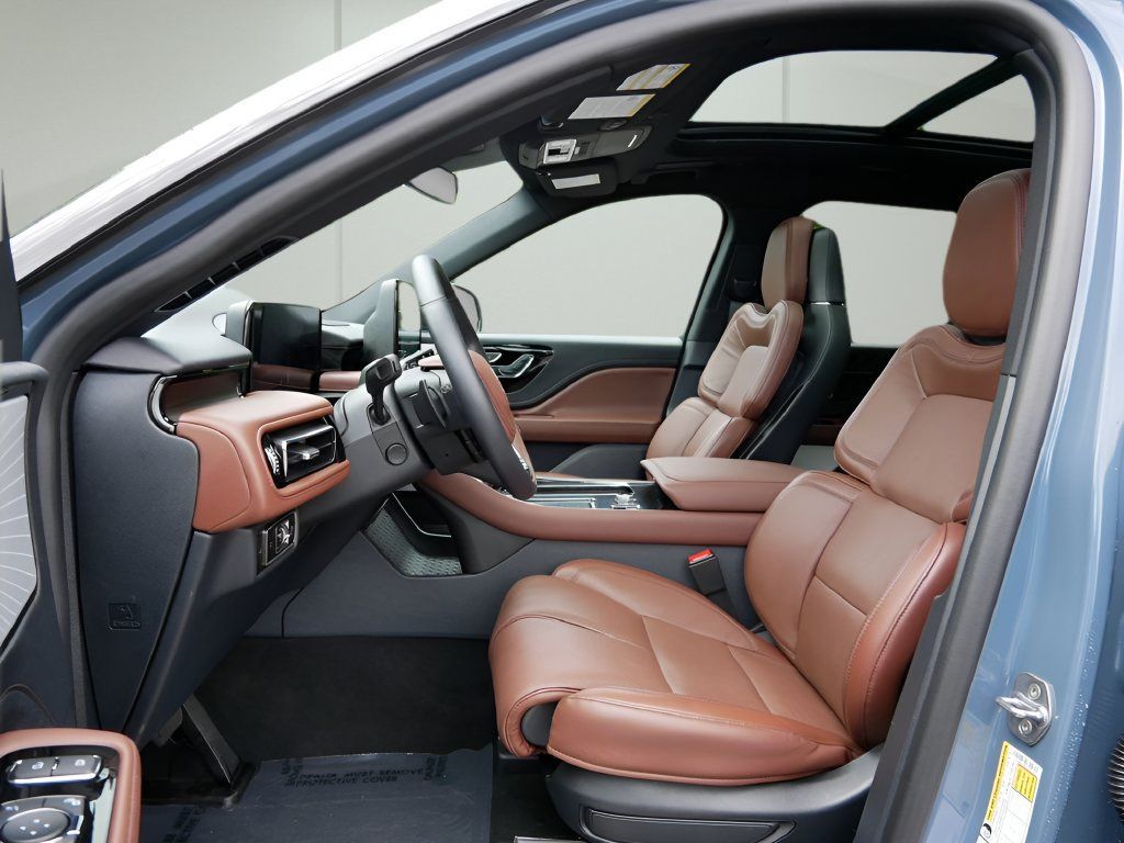 Used 2026 Lincoln Aviator Reserve AWD/4WD image 10