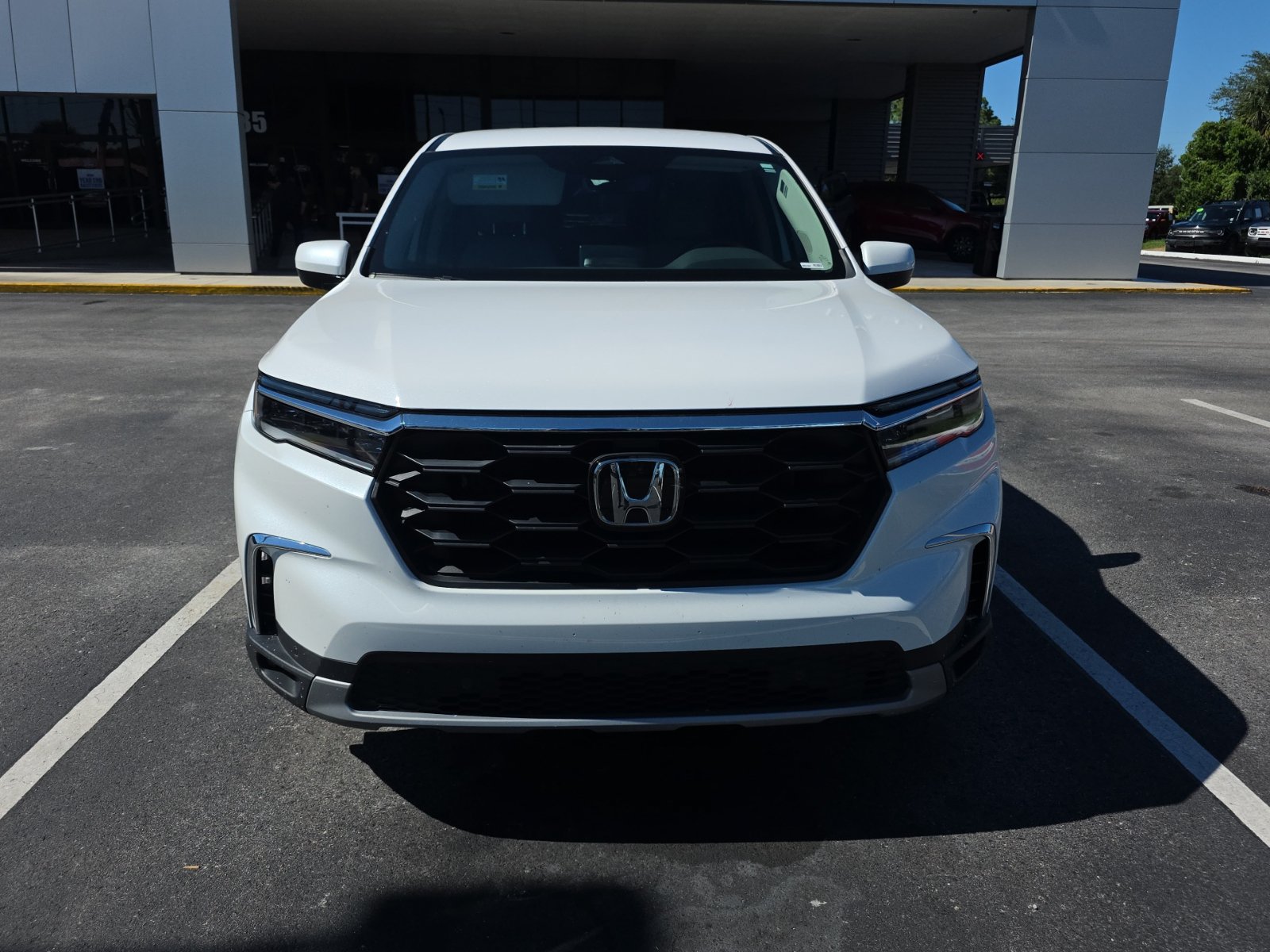 Used 2025 Honda Pilot EX-L image 2