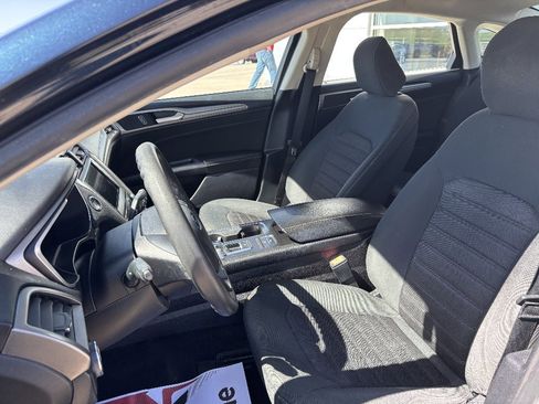 Used 2020 Ford Fusion SE FWD image 10