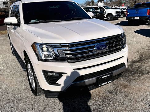 Used 2018 Ford Expedition XLT w/ Equipment Group 202A AWD/4WD image 4