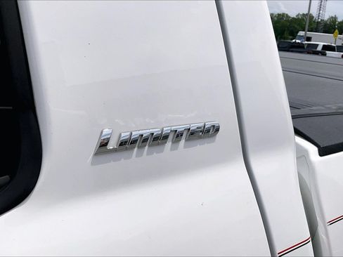 Used 2019 Toyota Tundra Limited w/ Limited Premium Package AWD/4WD image 35